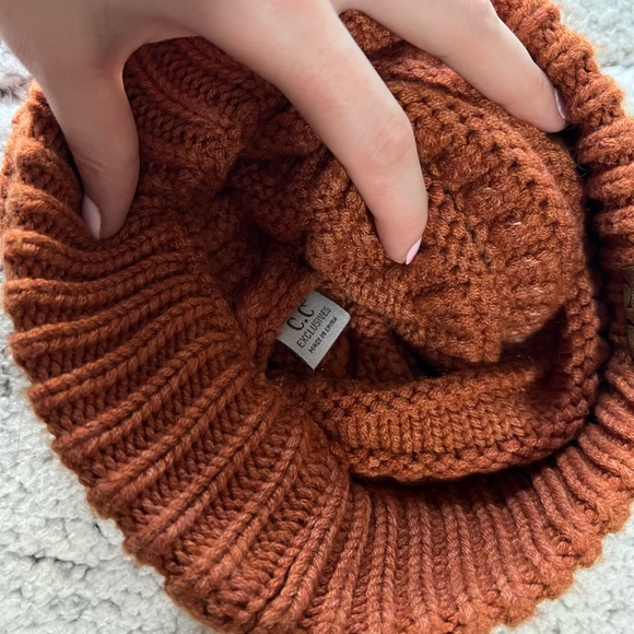 C.C pompom orange beanie - Picture 4 of 5